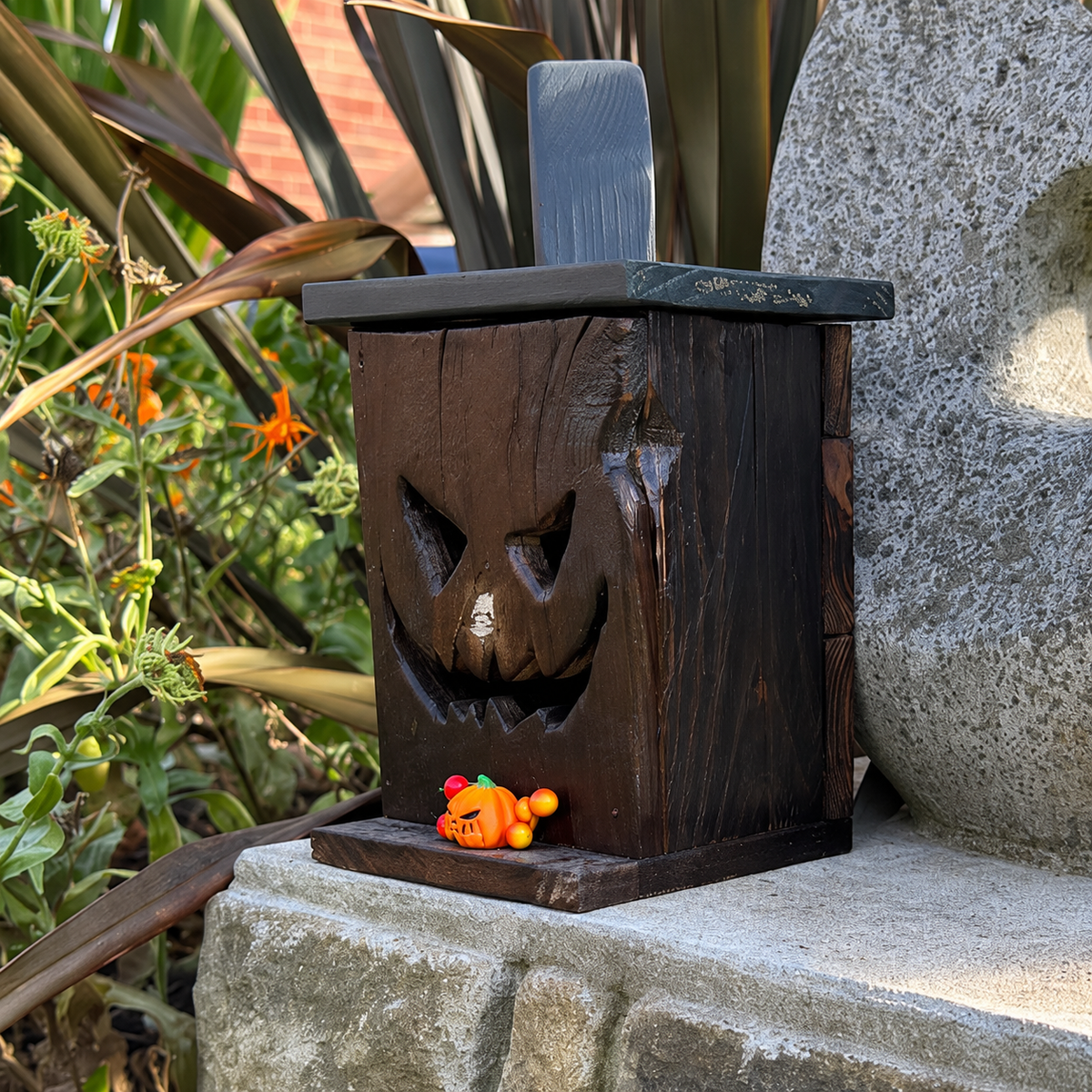 Halloween Reclaimed Timber Pumpkin Box – Small — close-up of finished example